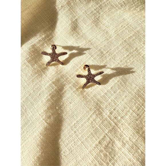 Cute dainty starfish stud earrings - Picture 2 of 2